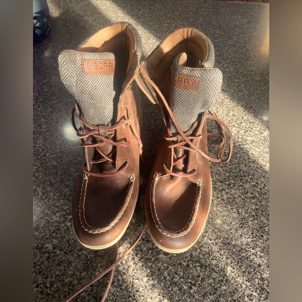 Women’s vintage sperry topsides boots